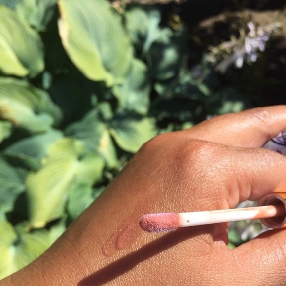 Rosy Mauve Sheer Tint Organic Lip Gloss Plumper Treatment - Picture 8 of 16